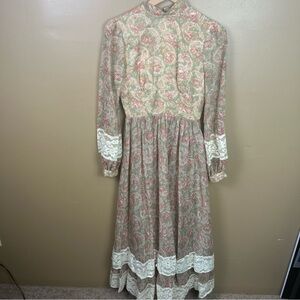 Vintage 70s/80s Floral Lace Prarie Dress Women's Denise Are There Peasant Dress